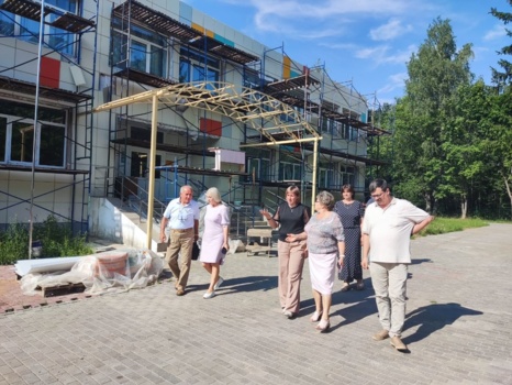 В Перемышле состоялась рабочая встреча, собравшая представителей Общественной палаты региона, администрации Перемышльского района, членов общественного совета при администрации и представителей местных некоммерческих организаций